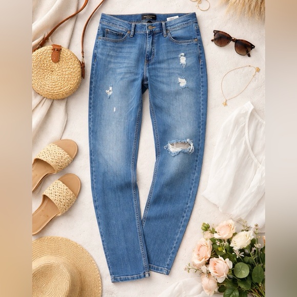 Banana Republic Denim - Banana Republic Girlfriend Jeans